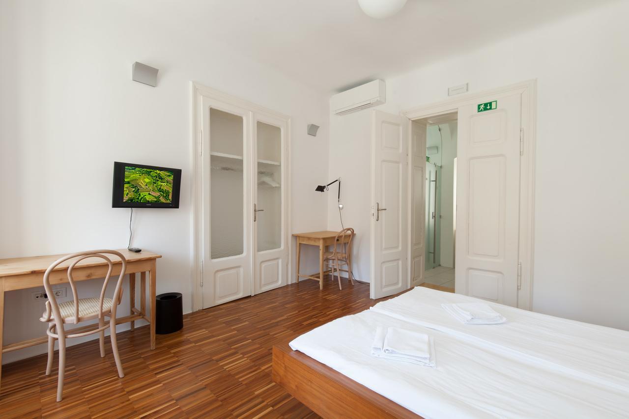 Julija&Robert'S Riverview Apartments And Rooms ليوبليانا المظهر الخارجي الصورة